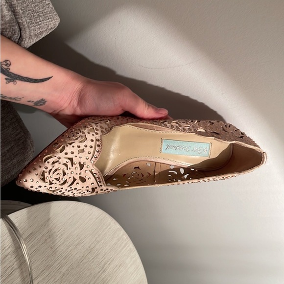 Betsy Johnson heels. Size 7. 4 inch heel. - Picture 3 of 4